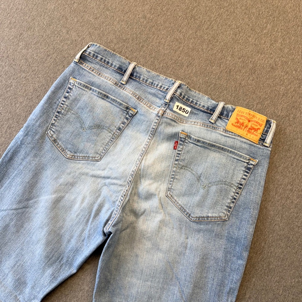 Levis 541 Athletic Taper Jeans Mens 38x34 Light Wash Blue Denim 18181-0233